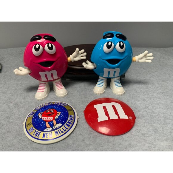 M&Ms Candy Dispensers Pink & Blue Movable Hands Vintage 1990s 2 Belt Clips - Picture 8 of 10